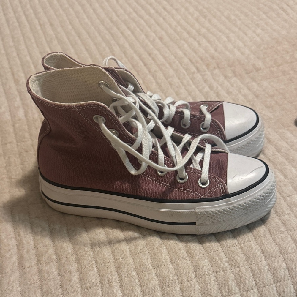 Women's Classic High-Top Sneakers - Maroon